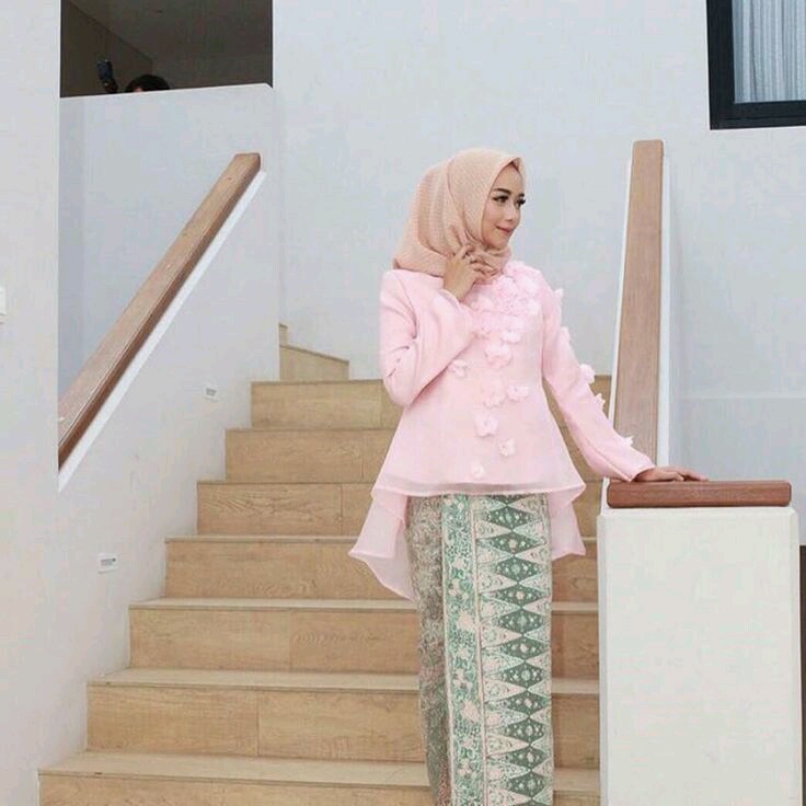  Baju  Pesta Muslim  Bahan Organza Jilbab Gucci