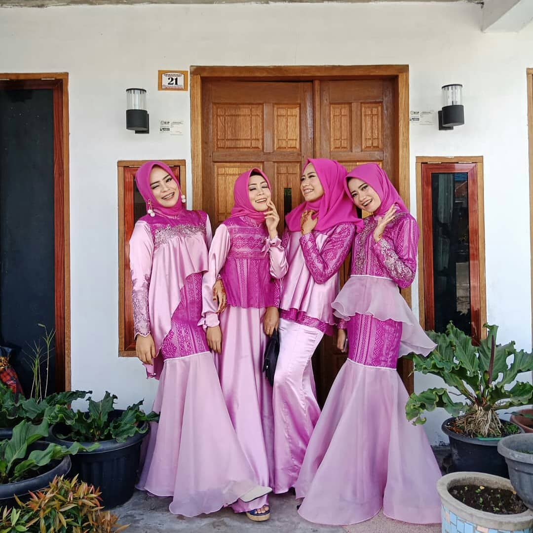  Referensi  gaun muslim seragam  warna ungu dan jahit online 
